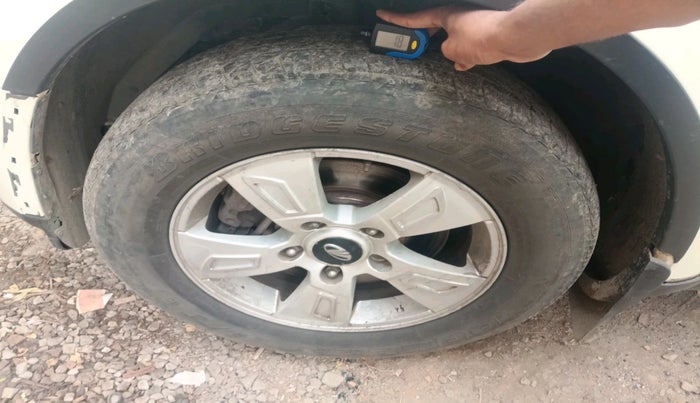 2012 Mahindra XUV500 W8, Diesel, Manual, 2,14,193 km, tyre