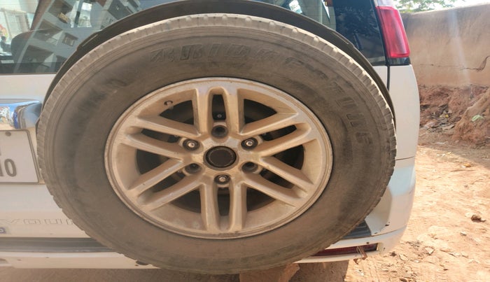 2011 Ford Endeavour 2.5L 4X2 AT, Diesel, Automatic, 83,826 km, tyre