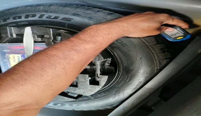 2020 Volkswagen Polo HIGHLINE PLUS 1.0, Petrol, Manual, 48,712 km, tyre