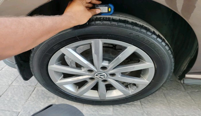 2020 Volkswagen Polo HIGHLINE PLUS 1.0, Petrol, Manual, 48,712 km, tyre