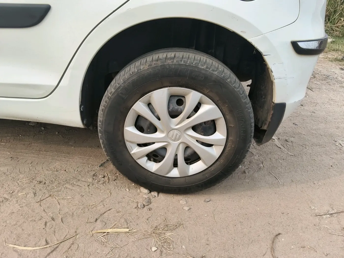2017 Maruti Swift VDI, Diesel, Manual, 1,17,153 km, tyre