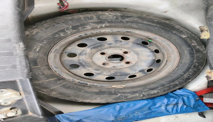 2017 Maruti Swift VDI, Diesel, Manual, 1,17,153 km, tyre