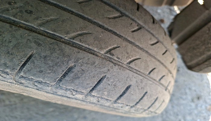 2014 Maruti Wagon R 1.0 VXI, Petrol, Manual, 1,64,048 km, tyre