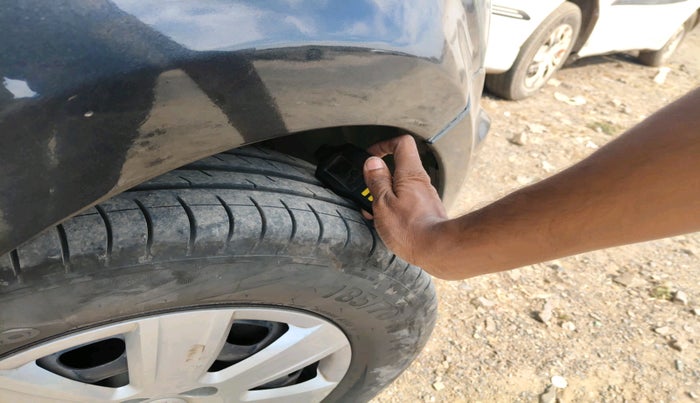 2016 Volkswagen Ameo COMFORTLINE 1.2L, Petrol, Manual, 2,05,971 km, tyre