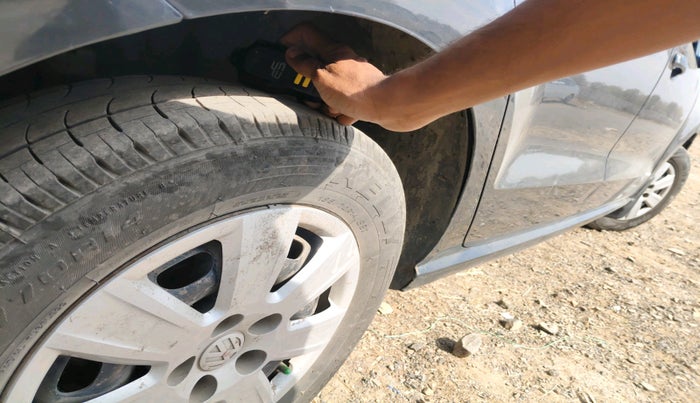 2016 Volkswagen Ameo COMFORTLINE 1.2L, Petrol, Manual, 2,05,971 km, tyre