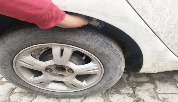 2011 Hyundai i20 ERA 1.2, Petrol, Manual, 99,404 km, tyre