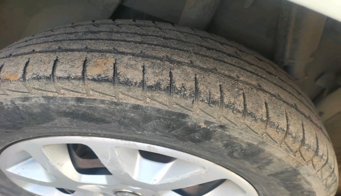 2017 Renault Duster 85 PS RXE DIESEL, Diesel, Manual, 1,15,386 km, tyre