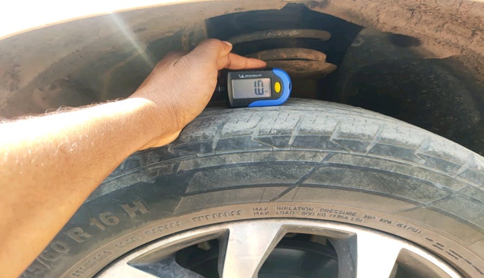 2014 Nissan Terrano XV D THP PREMIUM 110 PS, Diesel, Manual, 1,17,390 km, tyre