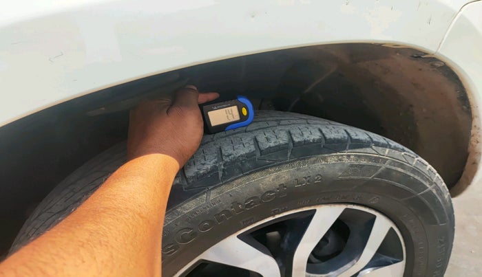 2014 Nissan Terrano XV D THP PREMIUM 110 PS, Diesel, Manual, 1,17,390 km, tyre