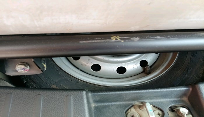 2014 Maruti Wagon R 1.0 LXI CNG, Petrol, Manual, 1,02,858 km, tyre