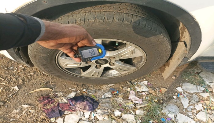 2011 Mahindra XUV500 W8, Diesel, Manual, 1,30,023 km, tyre