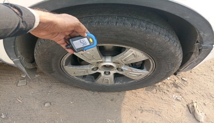 2011 Mahindra XUV500 W8, Diesel, Manual, 1,30,023 km, tyre