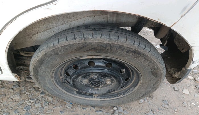 2012 Maruti Wagon R 1.0 LXI, Petrol, Manual, 1,12,349 km, tyre