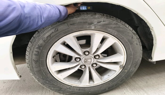 2011 Honda Accord 2.4L I-VTEC MT, Petrol, Manual, 99,277 km, tyre