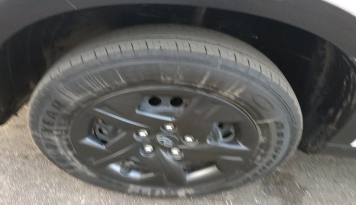 2024 Hyundai VENUE S Plus 1.2 Petrol MT, Petrol, Manual, 32,000 km, tyre