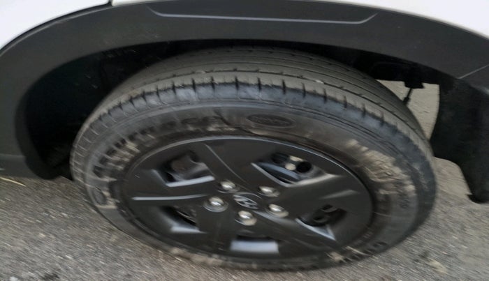 2024 Hyundai VENUE S Plus 1.2 Petrol MT, Petrol, Manual, 32,000 km, tyre