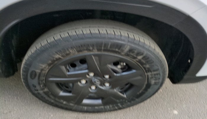 2024 Hyundai VENUE S Plus 1.2 Petrol MT, Petrol, Manual, 32,000 km, tyre