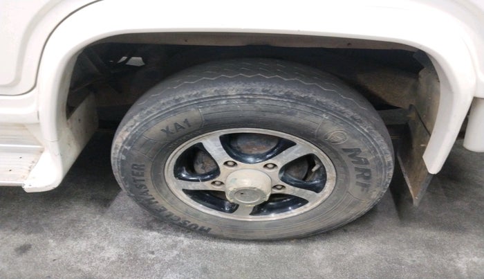 2012 Mahindra Bolero ZLX BS IV, Diesel, Manual, 1,71,563 km, tyre