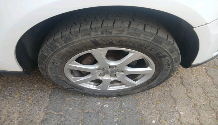 2013 Audi Q5 2.0 TDI QUATTRO, Diesel, Automatic, 1,52,809 km, tyre