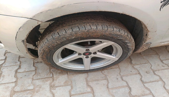 2011 Maruti Swift LXI, Petrol, Manual, 1,66,948 km, tyre