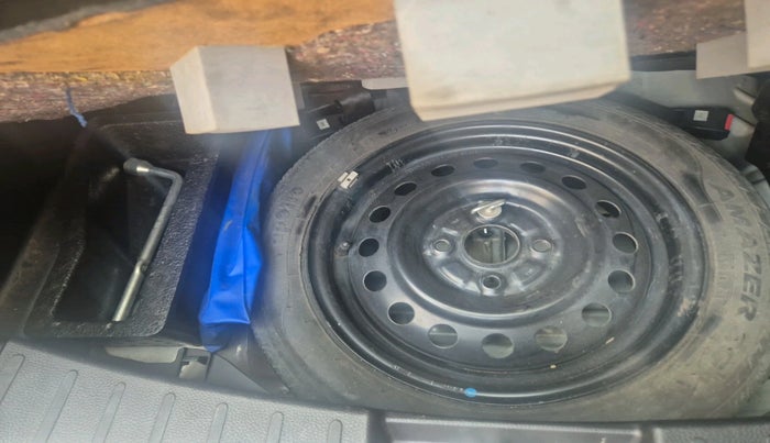 2015 Maruti Wagon R 1.0 VXI, Petrol, Manual, 27,163 km, tyre