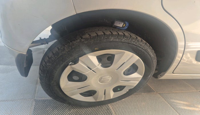 2015 Maruti Wagon R 1.0 VXI, Petrol, Manual, 27,163 km, tyre