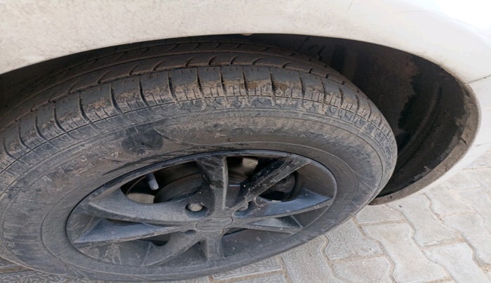 2014 Maruti Swift VDI, Diesel, Manual, 1,16,445 km, tyre