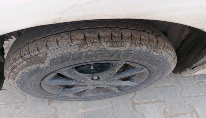 2014 Maruti Swift VDI, Diesel, Manual, 1,16,445 km, tyre