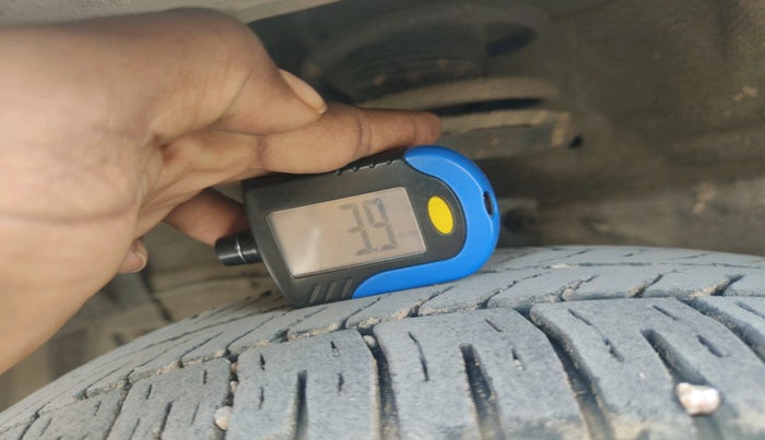 2015 Maruti Swift Dzire VDI, Diesel, Manual, 1,48,682 km, tyre