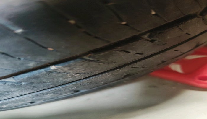 2015 Maruti Swift Dzire VDI, Diesel, Manual, 1,48,682 km, tyre