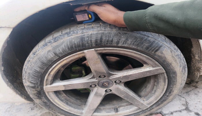 2012 Hyundai Verna FLUIDIC 1.6 CRDI SX, Diesel, Manual, 1,09,402 km, tyre