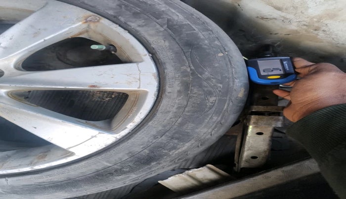 2012 Hyundai Verna FLUIDIC 1.6 CRDI SX, Diesel, Manual, 1,09,402 km, tyre