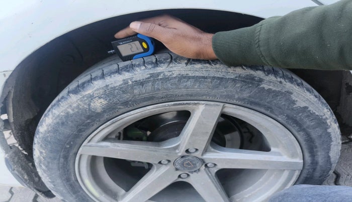 2012 Hyundai Verna FLUIDIC 1.6 CRDI SX, Diesel, Manual, 1,09,402 km, tyre