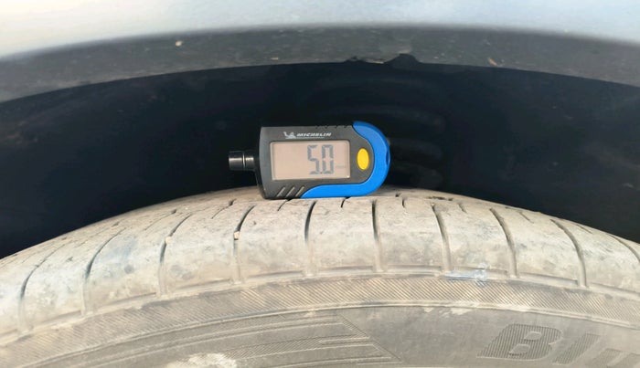 2017 Audi Q3 30 TDI PREMIUM PLUS, Diesel, Automatic, 1,29,745 km, tyre