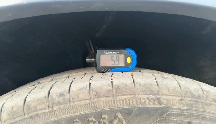 2017 Audi Q3 30 TDI PREMIUM PLUS, Diesel, Automatic, 1,29,745 km, tyre