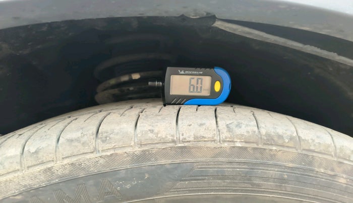 2017 Audi Q3 30 TDI PREMIUM PLUS, Diesel, Automatic, 1,29,745 km, tyre