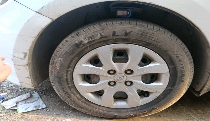 2016 Hyundai Elite i20 MAGNA 1.2, Petrol, Manual, 2,15,973 km, tyre