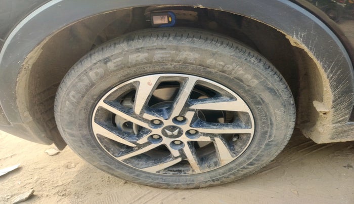 2022 Mahindra XUV300 W8 (O) 1.2 PETROL, Petrol, Manual, 23,928 km, tyre