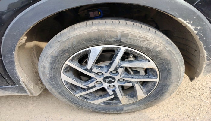 2022 Mahindra XUV300 W8 (O) 1.2 PETROL, Petrol, Manual, 23,928 km, tyre