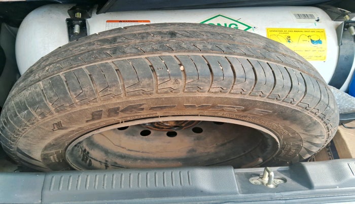 2022 Maruti Swift VXI CNG, CNG, Manual, 59,292 km, tyre