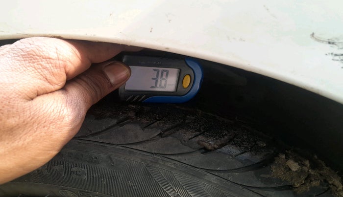 2017 Hyundai Eon ERA +, Petrol, Manual, 39,991 km, tyre