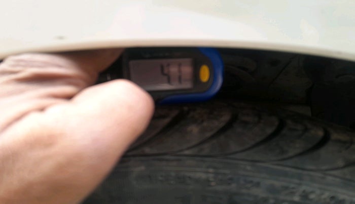 2017 Hyundai Eon ERA +, Petrol, Manual, 39,991 km, tyre