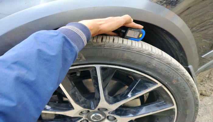 2017 Volvo V90 CROSS COUNTRY D5 INSCRIPTION , Diesel, Automatic, 1,17,345 km, tyre