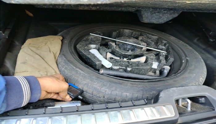 2017 Volvo V90 CROSS COUNTRY D5 INSCRIPTION , Diesel, Automatic, 1,17,345 km, tyre