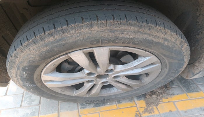 2017 Maruti Vitara Brezza ZDI PLUS DUAL TONE, Diesel, Manual, 1,42,946 km, tyre