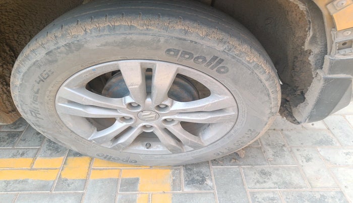 2017 Maruti Vitara Brezza ZDI PLUS DUAL TONE, Diesel, Manual, 1,42,946 km, tyre