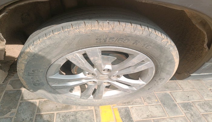 2017 Maruti Vitara Brezza ZDI PLUS DUAL TONE, Diesel, Manual, 1,42,946 km, tyre