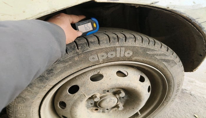 2015 Tata Indica EV2 GLS EMAX CNG, Petrol, Manual, 1,35,977 km, tyre