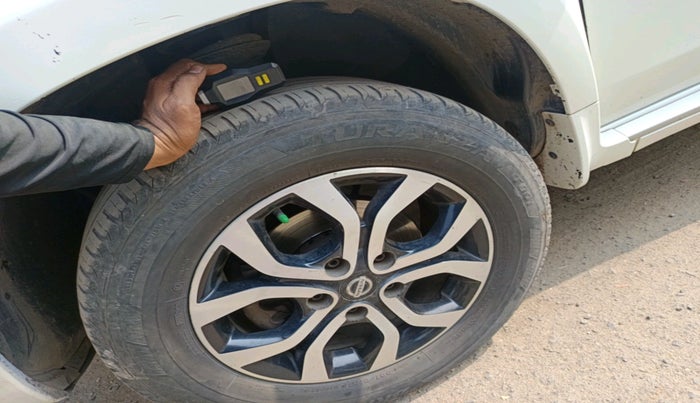 2017 Nissan Terrano XV D THP PREMIUM 110 PS, Diesel, Manual, 1,39,949 km, tyre