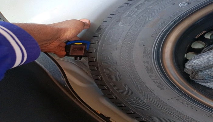 2024 Hyundai NEW I20 ASTA (O) 1.2 MT, Petrol, Manual, 17,717 km, tyre